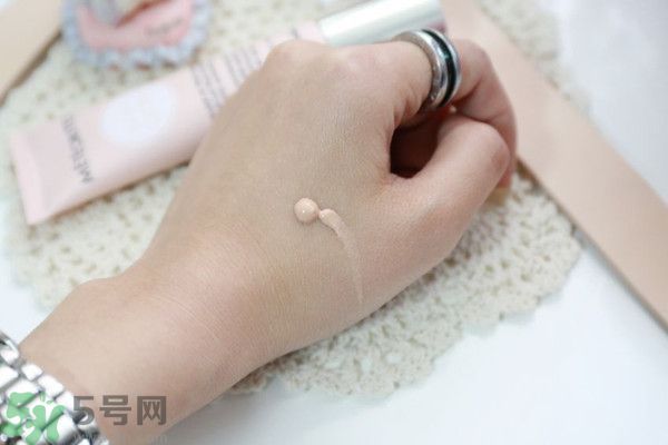法國(guó)嬌蘭幻彩流星亮肌乳怎么使用？法國(guó)嬌蘭幻彩流星亮肌乳使用心得