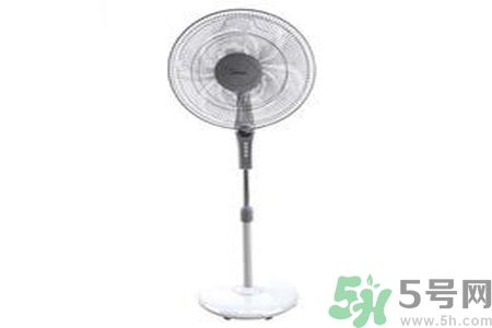 寶寶可以吹電風(fēng)扇嗎？寶寶多大了可以吹電風(fēng)扇？