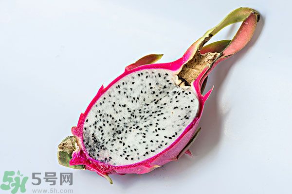 火龍果外面發(fā)霉了里面還能吃么？火龍果外皮爛了還能吃嗎？