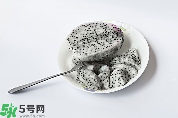 火龍果外面發(fā)霉了里面還能吃么？火龍果外皮爛了還能吃嗎？