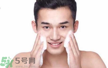 整天對著電腦，怎么減少對皮膚的傷害？