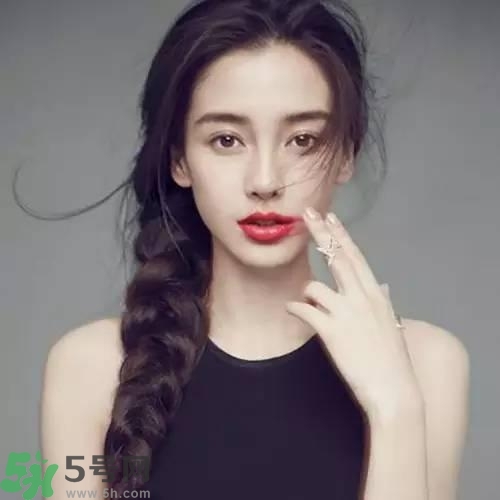 唇色深的人適合什么顏色的口紅？如何挑選口紅的顏色？