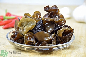木耳能用開水泡嗎？泡木耳用熱水還是涼水好？