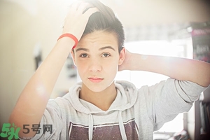 熬夜眼睛腫了怎么辦？熬夜眼睛紅了怎么辦？