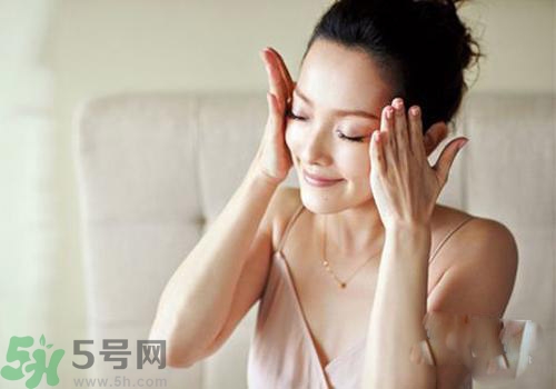 肌底液和精華液有什么區(qū)別？肌底液和精華液的區(qū)別