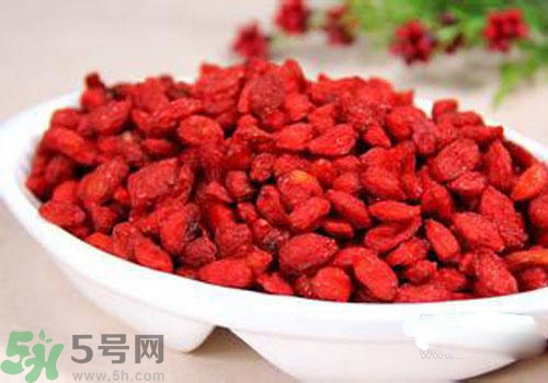 枸杞放久了變濕了可以吃嗎？枸杞放久了變黏了可以吃嗎？