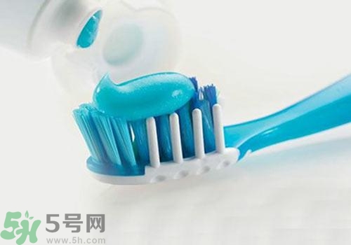 牙膏含氟好不好？牙膏含氟好還是不含氟好？