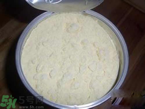 奶粉結(jié)塊是怎么回事？奶粉結(jié)塊可以吃嗎？