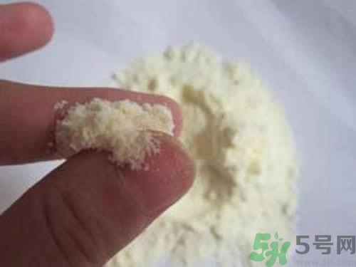 怎么判斷奶粉有沒有變質(zhì)？判斷奶粉變質(zhì)的方法