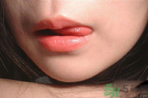 夏季嘴唇干燥怎么辦？夏季嘴唇解決方法