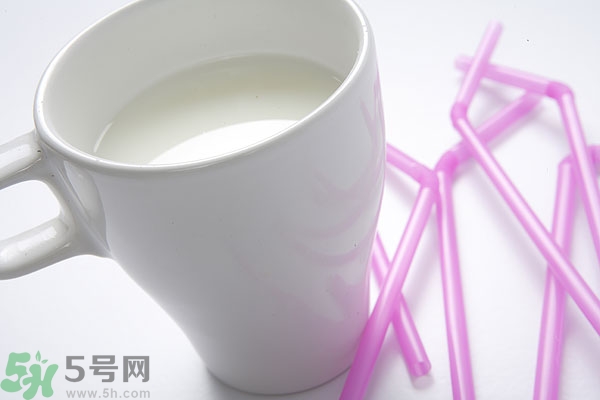 羊奶和牛奶哪個營養(yǎng)高?牛奶與羊奶哪個營養(yǎng)更好？