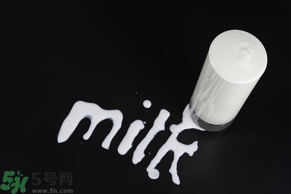 一天喝多少牛奶最好？牛奶一天喝多少合適？