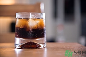 可樂第二天還可以喝嗎？隔夜的碳酸飲料可以喝嗎？