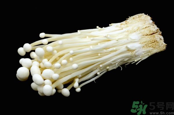 金針菇發(fā)霉了能吃嗎？金針菇長(zhǎng)白毛還能吃嗎？