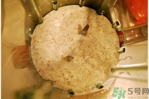 香瓜里面有紅點(diǎn)能吃嗎？香瓜瓤里面有紅點(diǎn)還能吃嗎？