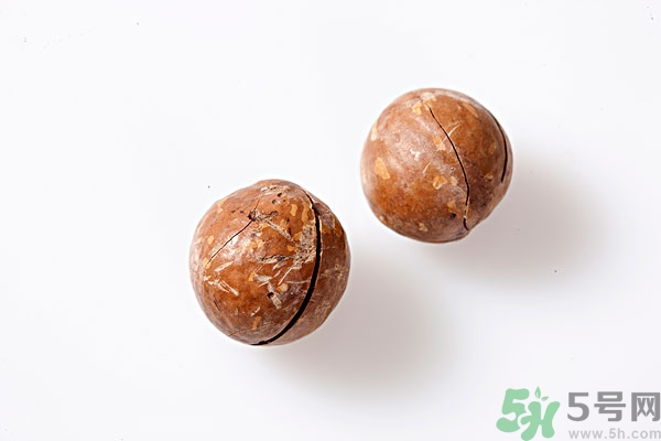夏威夷果肉黏殼怎么辦？夏威夷果能放多久？