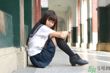13歲來月經(jīng)正常嗎？13歲大便出血是怎么回事？