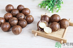 夏威夷果發(fā)黃好不好？夏威夷果這么硬怎么吃？