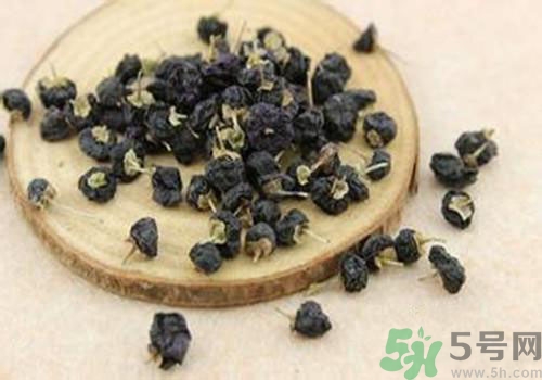 黑枸杞和紅枸杞有什么區(qū)別？黑枸杞和紅枸杞哪個好？
