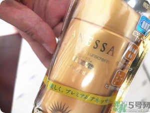 安耐曬為什么那么??？安耐曬是水狀液體的嗎？