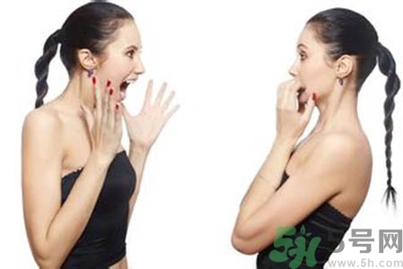 女人為什么一個(gè)胸大一個(gè)胸?。颗说膬蓚€(gè)胸為什么不一般大？