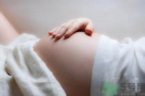 胎教應該對寶寶說什么？胎教的時候要注意什么？