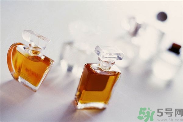香水噴到臉上去了怎么辦？怎么噴香水才是正確的？