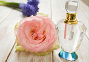 香水噴到嘴巴里怎么辦？香水噴到眼睛里怎么辦？