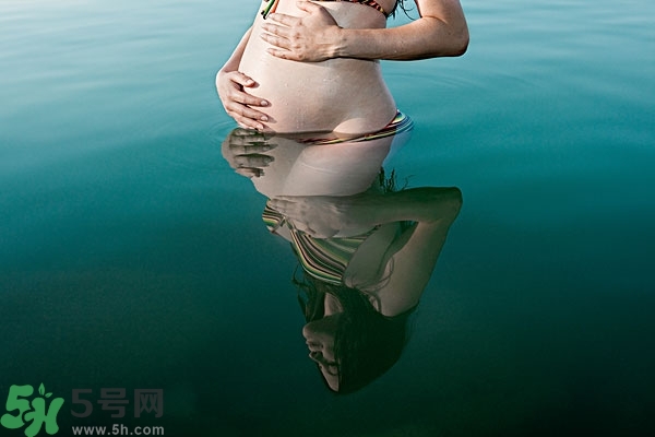 懷孕能浮潛嗎？備孕可以游泳嗎？有影響嗎？