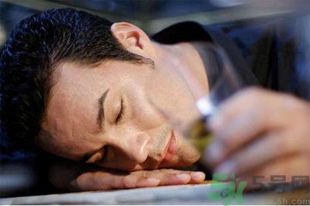 男人濕氣重的表現(xiàn)有哪些？男人去除濕氣的方法有哪些？