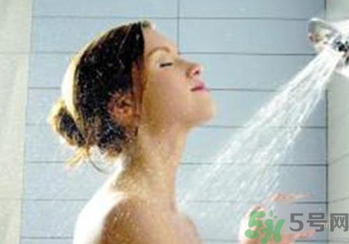 冷水洗澡好還是熱水洗澡好？冷水洗澡好不好？