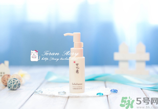 卸妝油好用還是卸妝水好用？卸妝油和卸妝水哪個好？