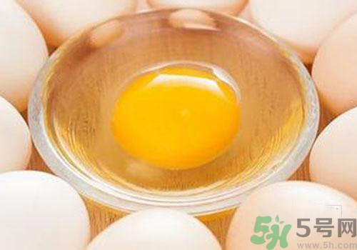 蛋黃和蛋白哪個更有營養(yǎng)？吃蛋黃有什么好處？