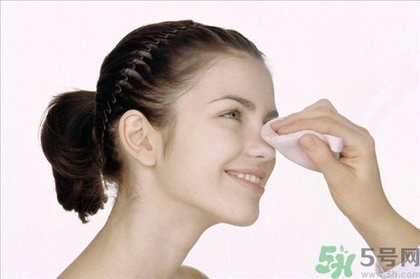 用卸妝水洗臉后還需用洗面奶嗎？卸妝水洗臉后可以不用洗面奶嗎？