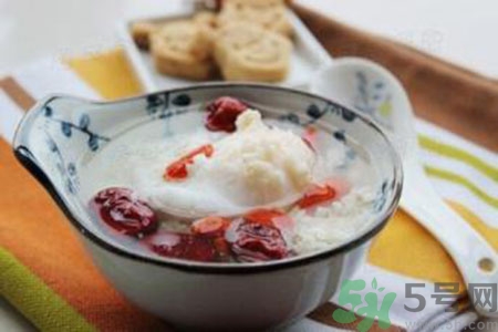 米酒為什么變紅？米酒變紅了還能吃嗎？
