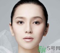 為什么眉心總是長痘痘？眉心長痘痘怎么回事？