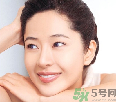 為什么眉心總是長痘痘？眉心長痘痘怎么回事？