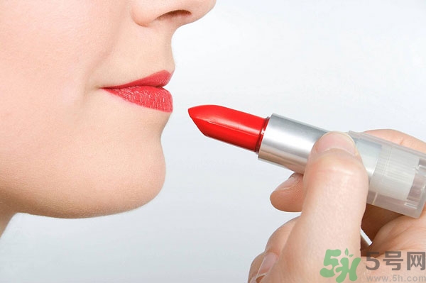 唇色淺用什么顏色的口紅？涂什么顏色的口紅最自然？