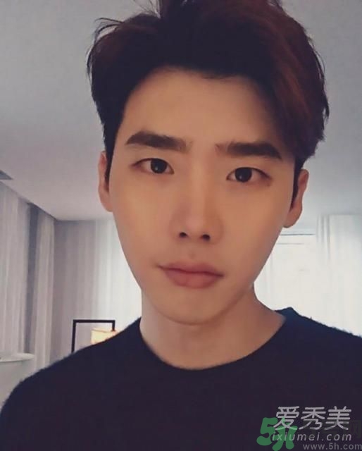 李鐘碩發(fā)型是什么？姜哲發(fā)型是什么？