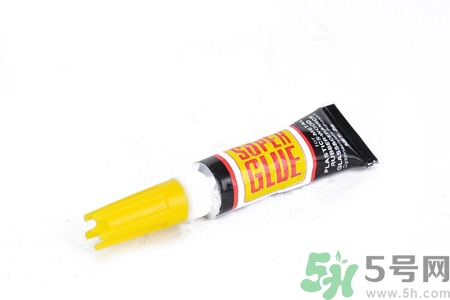 502膠水怎么洗？如何祛除衣服上的膠水？