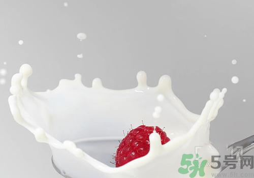 有機奶粉和配方奶粉有什么區(qū)別？有機奶粉和配方奶粉哪個好？