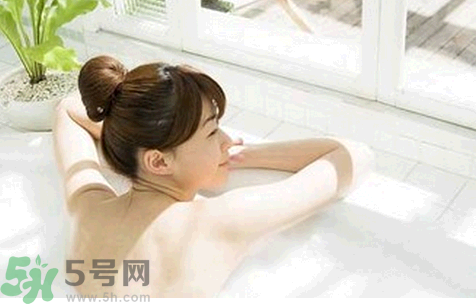 剖腹產(chǎn)后多久可以洗澡？剖腹產(chǎn)后洗澡正確的洗澡方法及注意事項(xiàng)