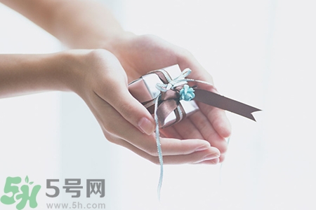 七夕和老婆怎么過？七夕送老婆什么禮物？