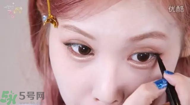 戴眼鏡怎么化妝？眼鏡妝怎么畫