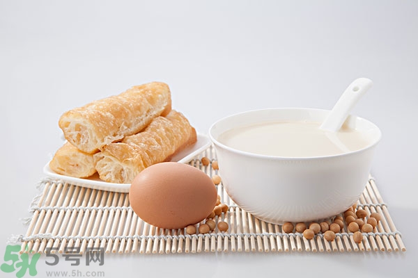 豆奶粉結(jié)塊還能喝嗎？豆奶粉分層還能喝嗎？