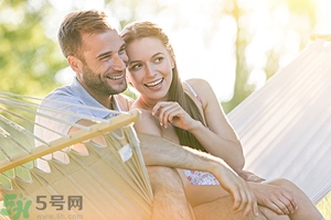 女生喜歡成熟的男生嗎？女生喜歡成熟穩(wěn)重的類型嗎？