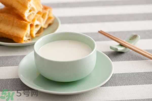 豆奶粉結(jié)塊還能喝嗎？豆奶粉分層還能喝嗎？