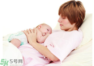 剖腹產(chǎn)后多久來(lái)月經(jīng)？剖腹產(chǎn)后月經(jīng)不調(diào)的表現(xiàn)？