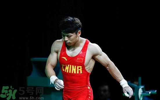 諶利軍舉重棄權(quán) 舉重為什么容易腿抽筋？