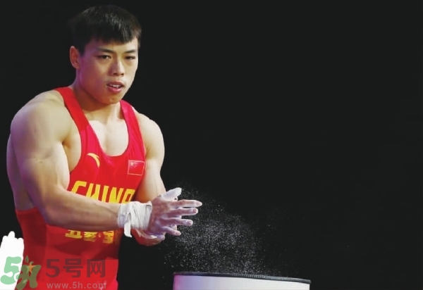 諶利軍舉重棄權(quán) 舉重為什么容易腿抽筋？